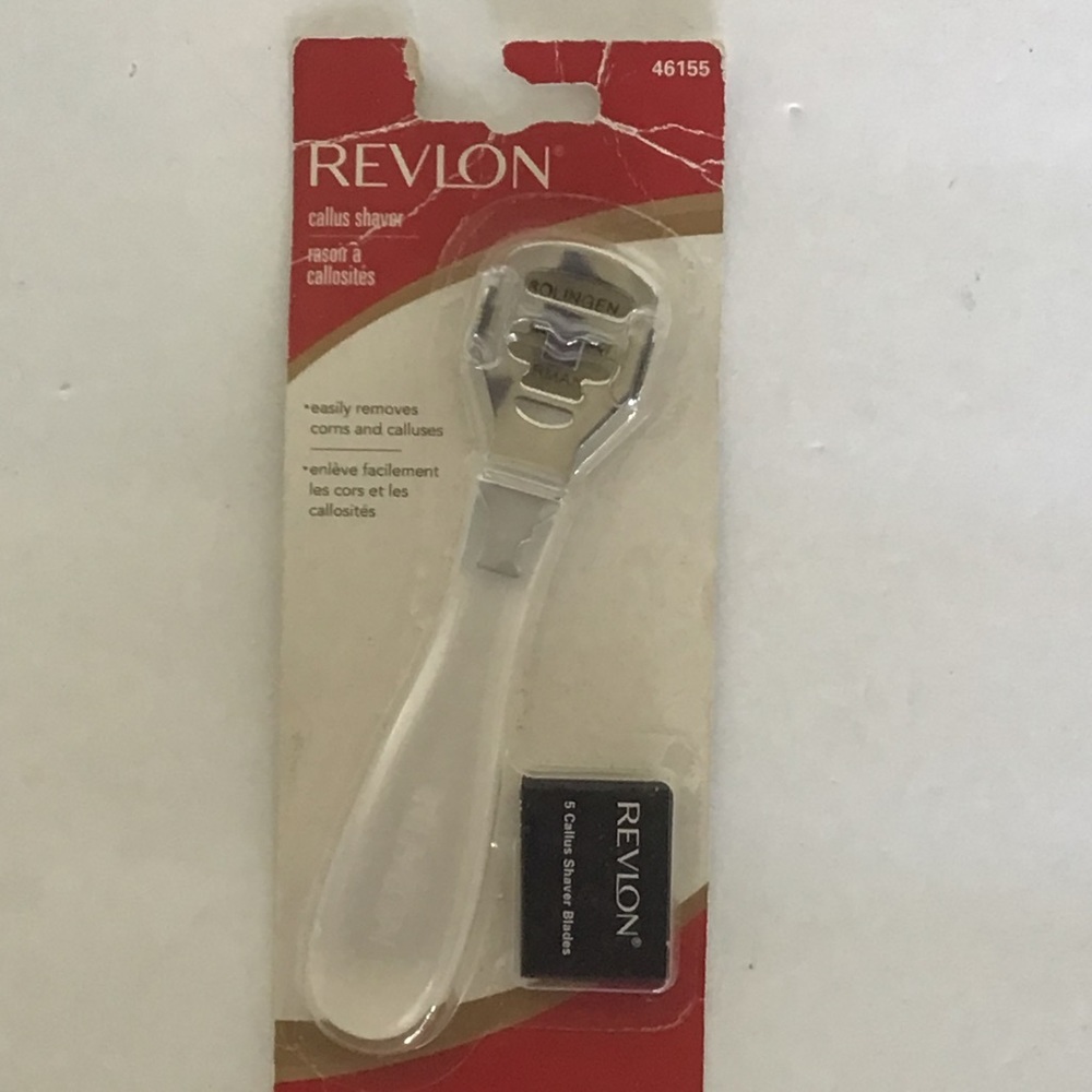 REVLON CALLUS SHAVER WITH 5 REPLACEMENT BLADES NWT